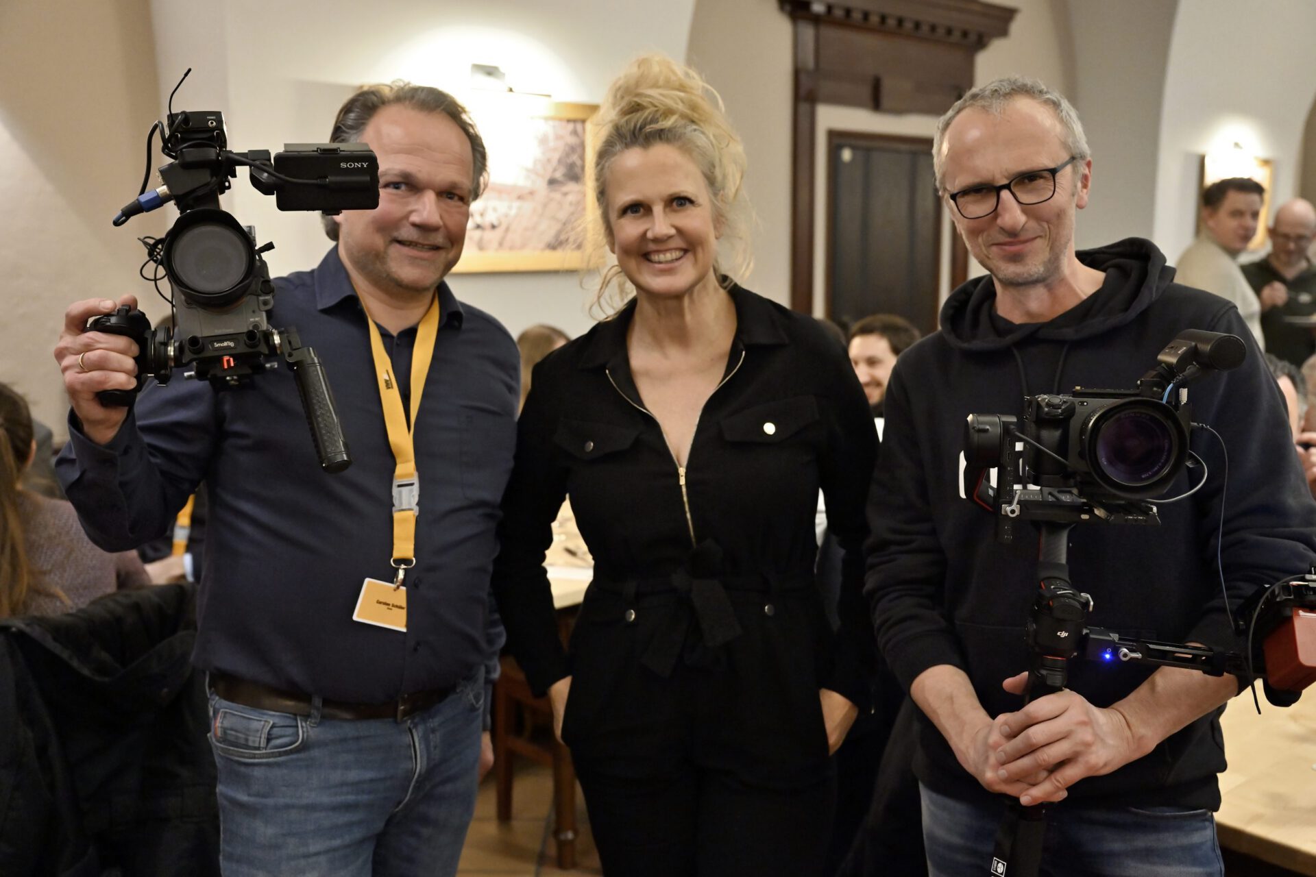 Gruppenbild mit Dame – Dreh mit Barbara Schöneberger für die VHV
