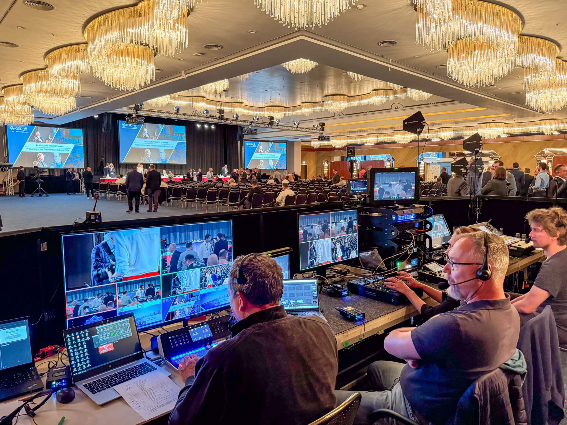 Livestream & Webcast